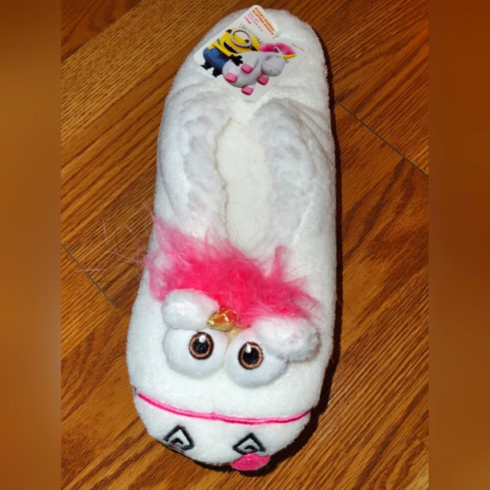 NWT Fuzzy Babba Despicable Me Minions Unicorn Slipper Socks, M/L, White